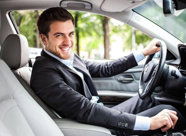 Основы вождения автомобиля для новичков: разучиваем положение педалей