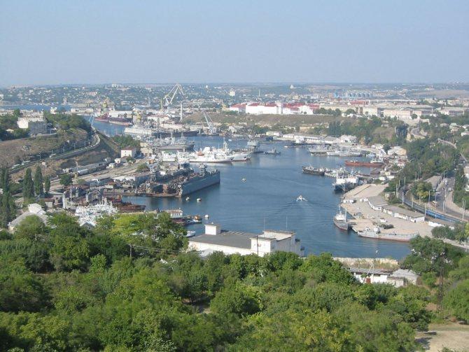Почему мигранты едут в Севастополь